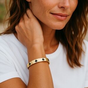 Kate Spade New York Enamel Spade
Inlay Bangle Bracelet Gold & Enamel Bracelet